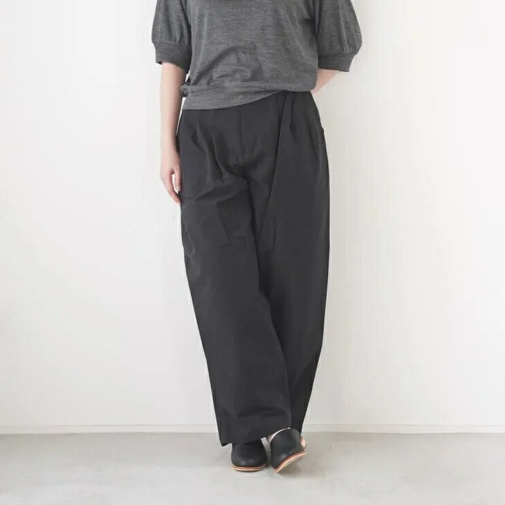 MANON (マノン) | HEMP THREE TUCK WIDE PANTS (black) size 0 | レディース ワイドパンツ イージーパンツ 3タック タックパンツ ヘンプ 綿 ウエストゴム ゆったり ブラック 黒 ナチュラル カジュアル 日本製 春夏｜北欧雑貨と音楽 HAFEN ハーフェン