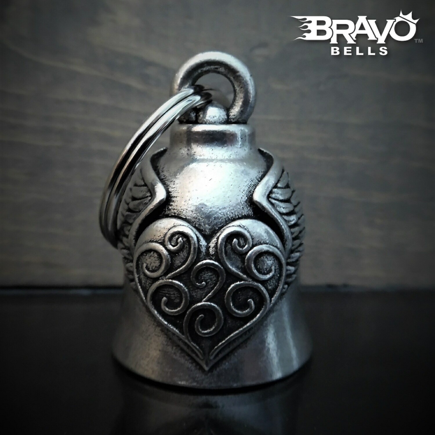 楽天市場】米国製 Bravo Bells 赤目 スカル 炎 フレイム 3D ベル [Flame Skull] ブラボーベル Made In USA  魔除け お守りとしてバイカーへの特別なギフトに! バイク オートバイ 鈴 アクセサリー キーホルダー キーチェーン ガーディアンベル Guardian  Bell : ハーレー ...