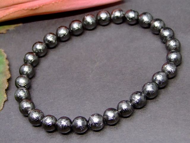 23592F　　鑑別書付き 6mm 5A ブラック ギベオン 黒色 鉄隕石 ブレスレット 内径調節可 本物保証 送料無料 ナミビア産 天然石 パワーストーン