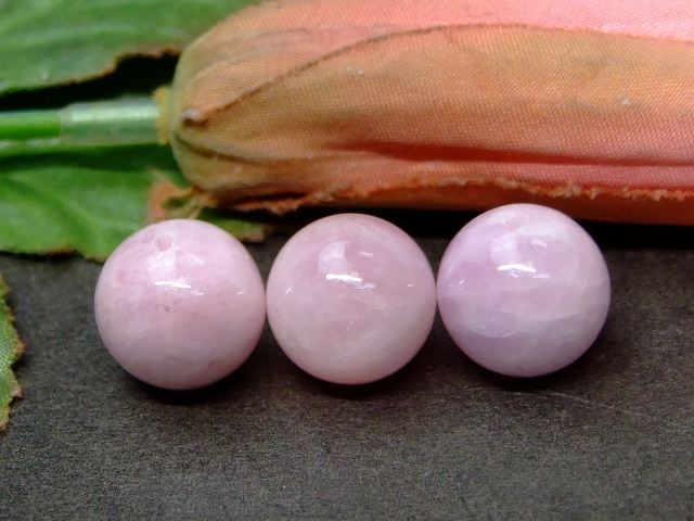 楽天市場】61726 今月の半額 わけあり 12mm～13mm クンツァイト 1粒