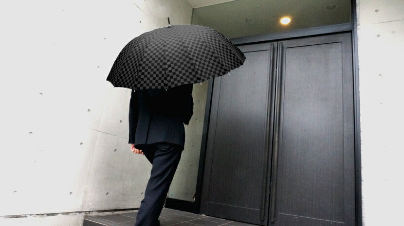 送料無料クラシコメンズステッチレザー高級紳士傘軽量490gグラスファイバー骨傘かさカサ大きい雨傘メンズおしゃれブランドメンズファッション保証付き16本骨格子柄ブラックA◎