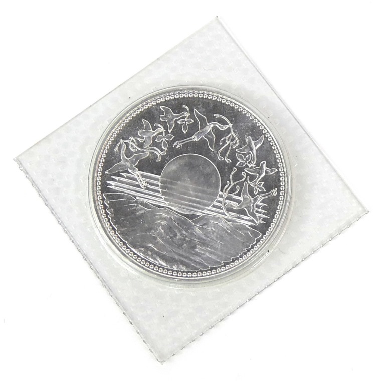 昭和61年 天皇陛下御在位60年1万円銀貨 パック入り 未開封 記念貨幣 記念硬貨(70490)