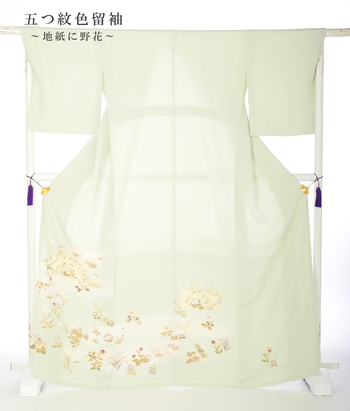 【レンタル】色留袖レンタルフルセット8AB90 留袖レンタル 色留袖レンタル 留袖 レンタル 着物レンタル レンタル着物 比翼仕立 五つ紋 色留 いろとめそで 結婚式 貸衣裳 親族 祖母 叔母 義姉 姉 叙勲式 地紙に野花 緑 150cm～170cm位まで 足袋プレゼント 往復送料無料｜宅配レンタル衣裳アイビス