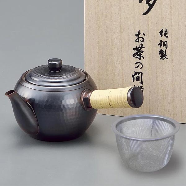 銅のとても古い小ぶりの薬缶、急須、水差しです 銅のとても古い小ぶりの薬缶、急須、水差しです 銅のとても古い小ぶりの