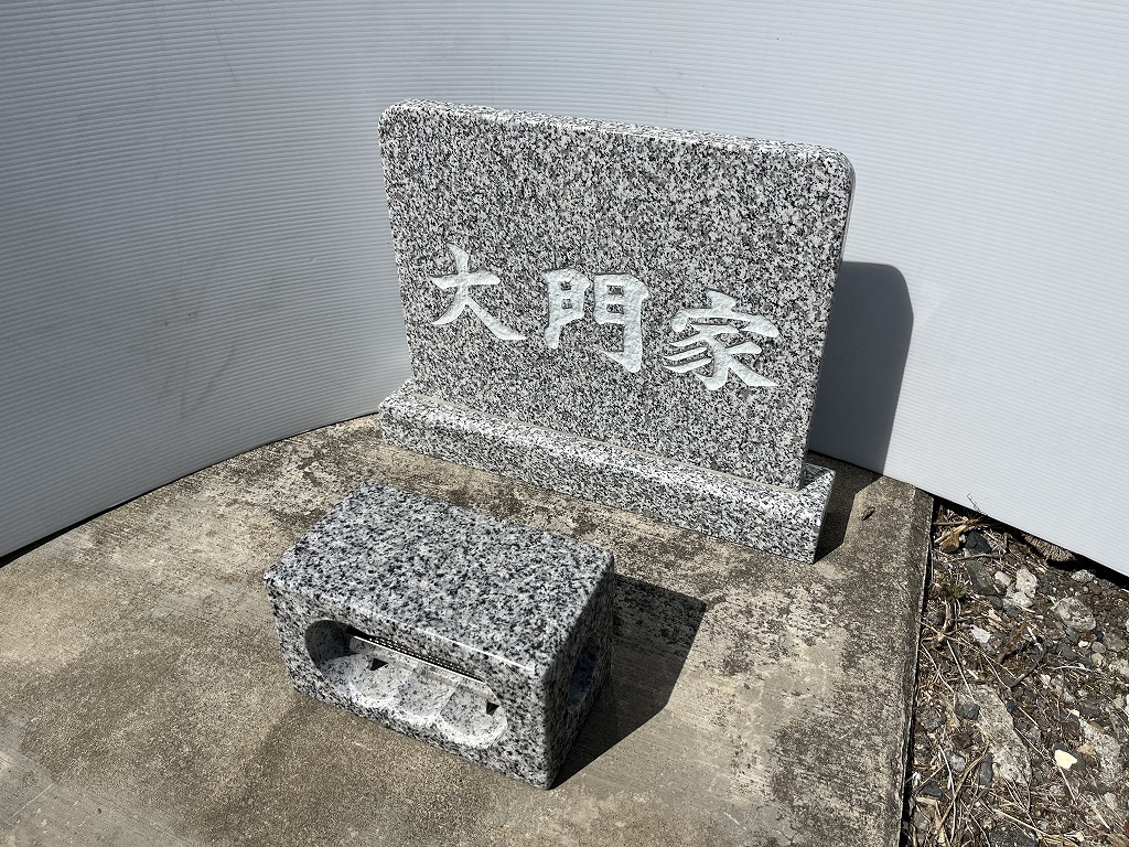 【 簡単置くだけ ！】お墓 コンパクト墓誌 白御影石 花立・香炉セット 自作 幅51cm × 高さ36cm 重量:約17kg