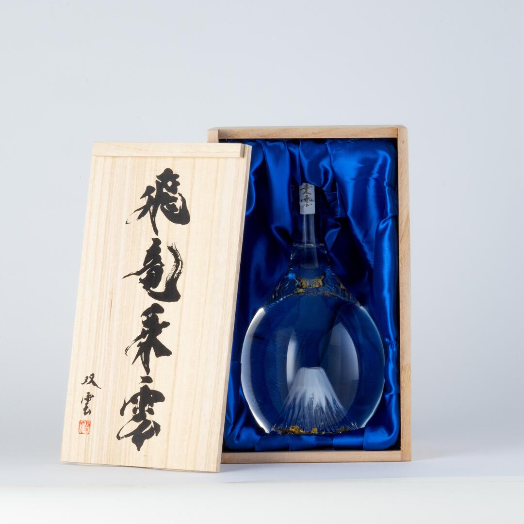 〈限定クーポン配布中！〉富士の酒 飛竜乗雲 本格米焼酎 金箔 桐箱 900ml 贈り物 プレゼント お酒 高級 晩酌 焼酎 益々繁盛 本格焼酎 箱入り 米焼酎 化粧箱 高級焼酎 還暦祝い 酒好き 男性 贈答 結婚内祝い お祝い 贈答用 祝い酒 退職祝い お返し 記念日 お祝い日本酒｜酒処　いちえもん