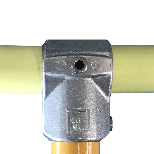 軽銀製クランプΦ48.6用（手がかりともし火 Kee Lite L-10-8)を４個仕掛ける。Ｔ字ツナギ。珪素マグネシウムアロイの軽銀製の煙管の接手。貯蔵食完成の内蔵型螺子釘螺旋釘を六角鍵一本で締める飾り気の無いとり備える。草木工業プラント等,チェイスタグ,パルクール