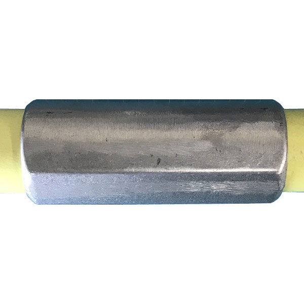 軽銀製クランプΦ48.6用（手がかりともし火 Kee Lite L-14-8)を４個仕掛ける。合わせ目。珪素マグネシウムアロイの軽銀製の煙管の接手。貯蔵食完成の内蔵型螺子釘螺旋釘を六角鍵一本で締める飾り気の無いとり備える。パルクール,parkour