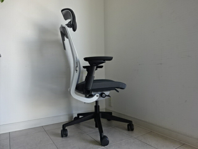 ■スチール写真容れもの ニューシンクチェア★ヘッドレストつき Steelcase NEW Think chair  ニューシンクチェア★【中古】