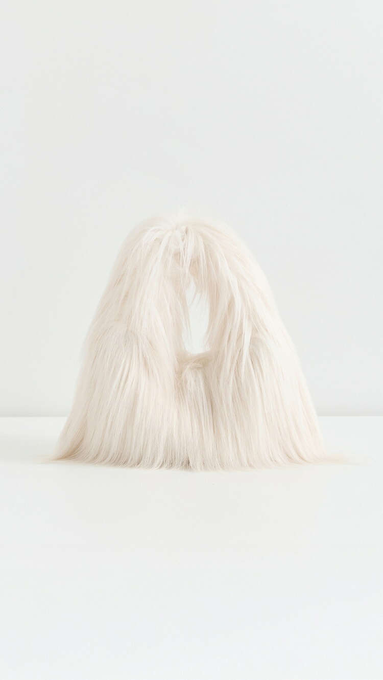 (取寄) ラブシャックファンシー フォー ファー バッグ LoveShackFancy Sylara Faux Fur Bag ivory|ジェットラグ店