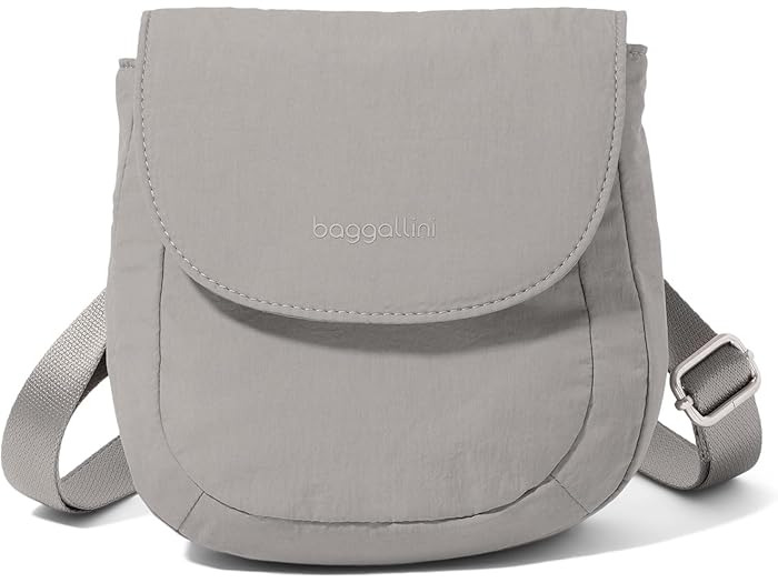 (取寄) バッガリーニ レディース スウィフト フラップ ミニ クロスボディ Baggallini women Swift Flap Mini Crossbody B-lite Silver Sand