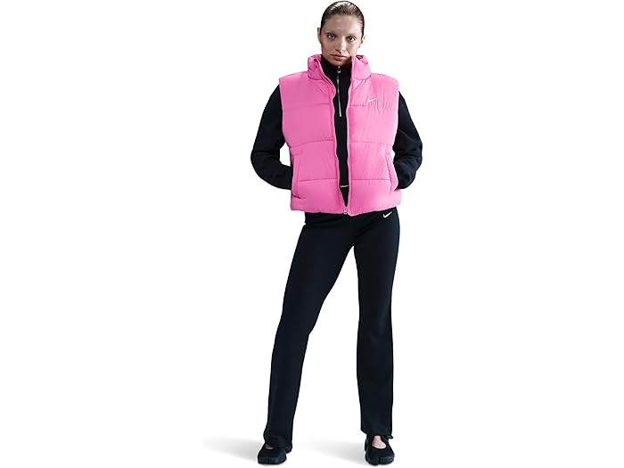 (取寄) ナイキ レディース スポーツウェア サーマ-フィット シンセティック フィル クラシック ベスト Nike women Sportswear Therma-FIT Synthetic Fill Classic Vest Playful Pink/White