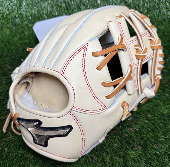 ミズノグローバルエリート　ショートセカンド内野手未使用に近い　硬式グラブ　右投げ 軟式用【グローバルエリート】Hselection SIGNA AXI【外野手用