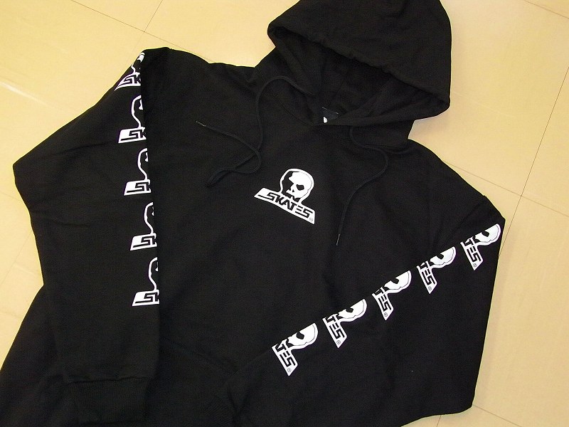 SKULL SKATES スカルスケーツ 定番スカルロゴタイプ フードスウェット パーカー 黒いこと  黒x白