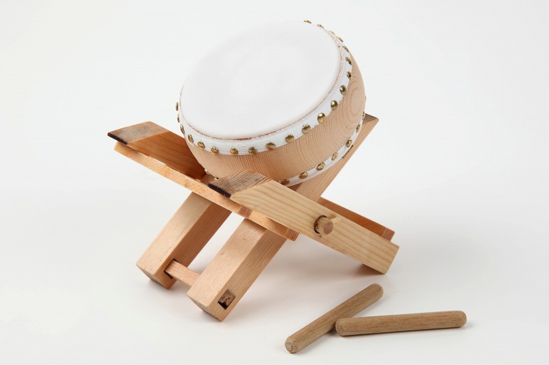 楽天市場】玩具太鼓 平松胴白皮 45号(直径約11.5cm) バチ1本付き 平