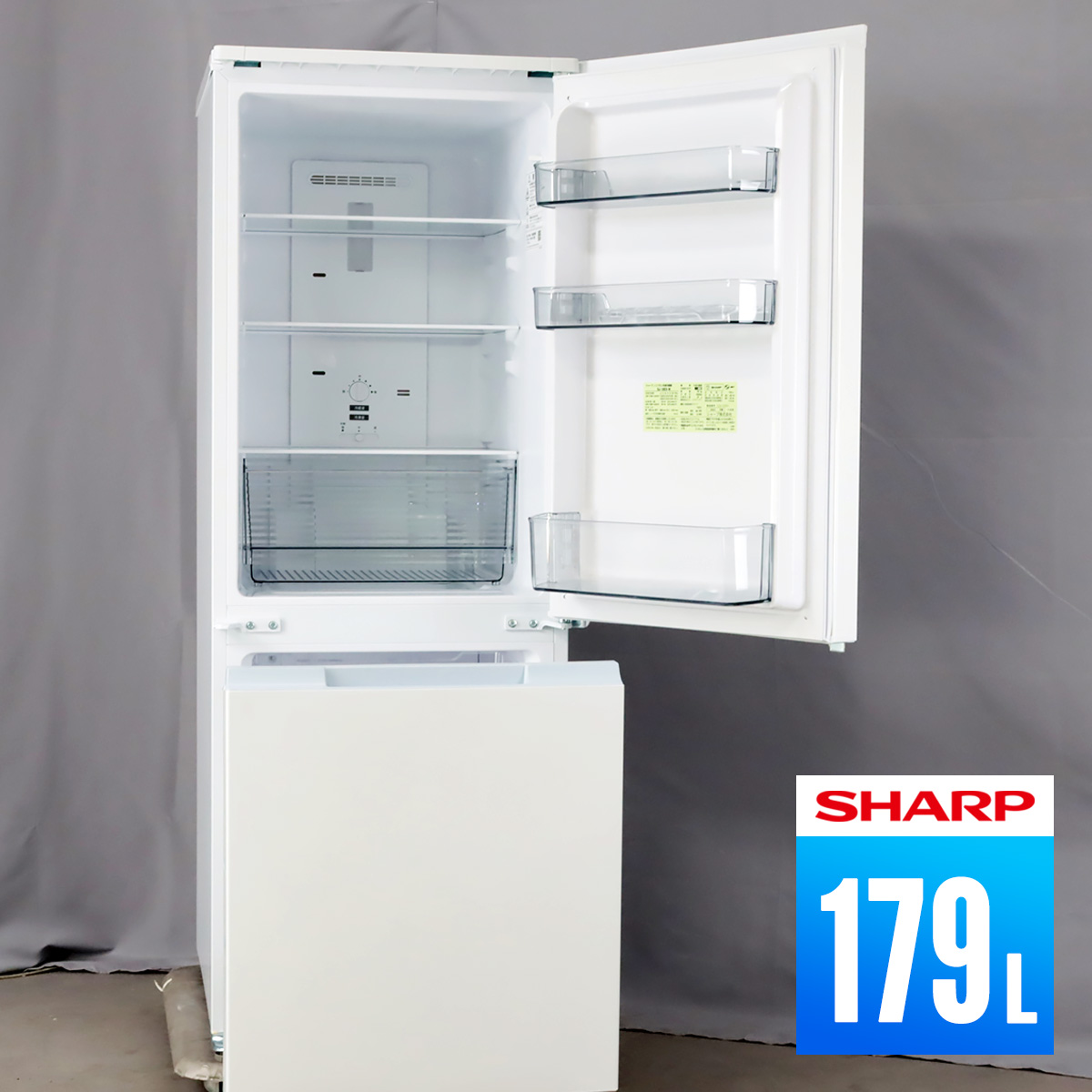 2021年モデルののSHARPブランドの白色冷蔵庫-