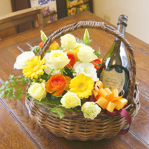 花ギフト 送料無料 花とシャンパン シャンパン アレンジメント 【 ドンペリ （ 白 ）のバスケット 】 誕生日 結婚記念 クリスマス キャバクラ ポイント消化 100円 300円 500円｜花ギフト 山形産果物野菜 花樹有 28,656円