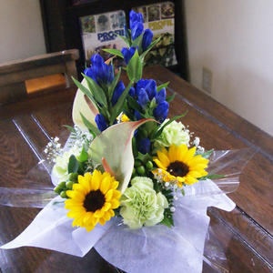 プレゼント ギフト 花 華やか ひまわり ヒマワリ 向日葵 リンドウ アレンジメント 上品 紫 青 誕生日 結婚祝い お供え 母 父 義母 義父 贈り物 インテリア 開店祝い 退職祝い 送料無料 花鉢 鉢植え おしゃれ 花ギフト
