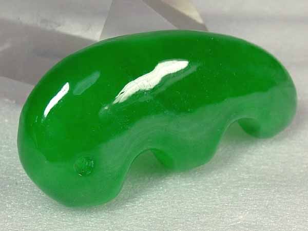 ■龍香堂■☆ミャンマー氷種翡翠　獣形勾玉（46ｍｍ）