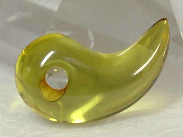 楽天市場】□龍香堂□☆黄系琥珀勾玉（34mm） : 龍香堂