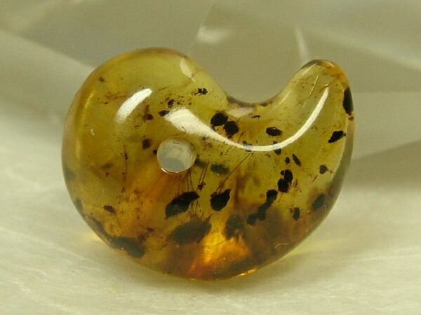 楽天市場】□龍香堂□☆黄系琥珀勾玉（34mm） : 龍香堂