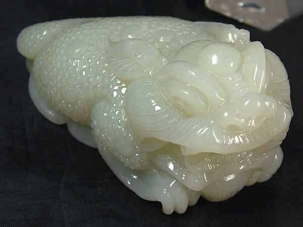 和田白玉（ホータンはくぎょく）三脚ガマ５６ｍｍ 楽天市場】□龍香堂□☆和田白玉（ホータンはくぎょく）三脚ガマ