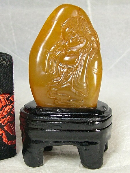 楽天市場】□龍香堂□☆寿山石芙蓉桃花凍石「台付金魚置物」 : 龍香堂