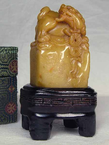 中国美術 時代 田黄石 瑠璃玉 印材 獅子彫刻 中国美術 時代 田黄石 瑠璃玉 印材 獅子彫刻