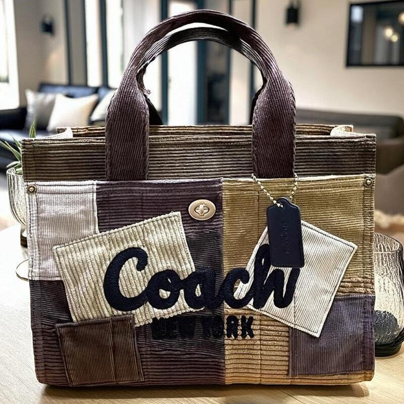 コーチ COACH 2025秋冬新作 バッグ CCC59 ショルダーバッグ トートバッグ 2WAY 斜め掛け レディース メンズ ブティックライン 新作 カーゴ トート バッグ コーデュロイ パッチワーク メイプル 正規品
