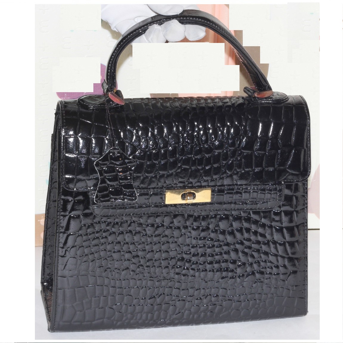 LORBEER ローベルのクロコダイルのバッグです。JRAマーク入っています。