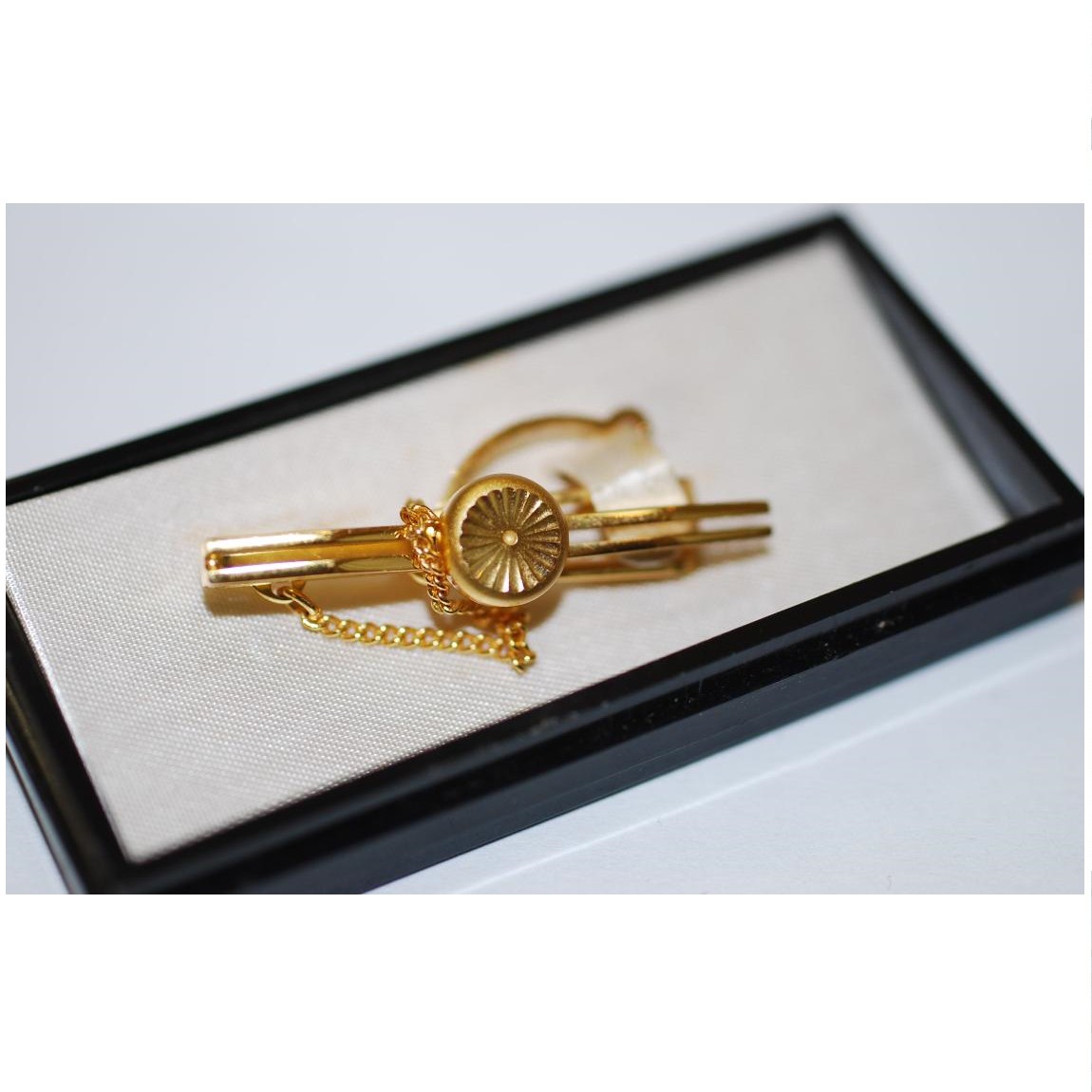 ポーロタイ　天皇即位記念品　保証書付　ダイヤ付き 楽天市場】皇室特別記念品 天皇陛下即位10周年記念 ループタイ