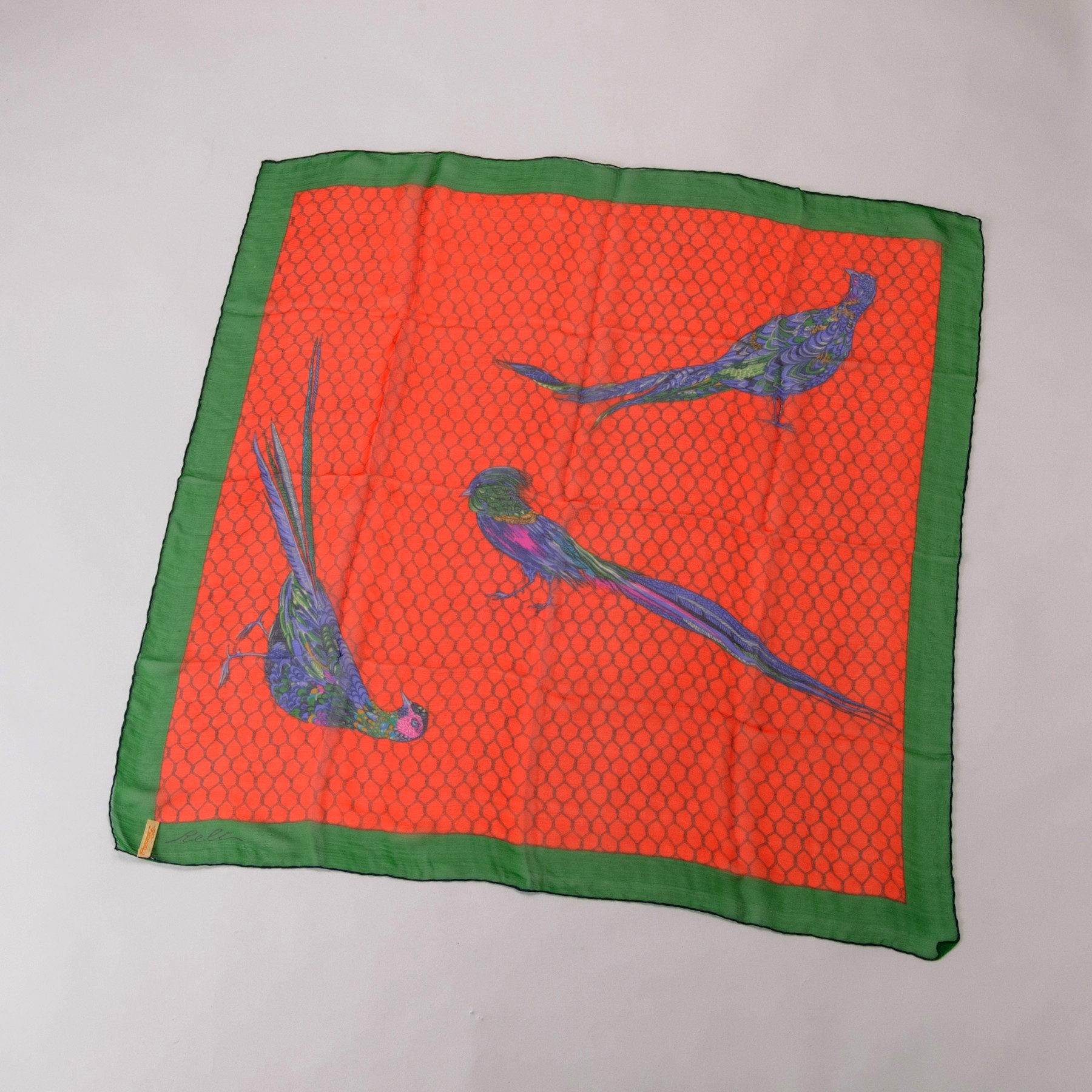 Azner Reli 【楽天市場】【中古】本物可AZNER RELI女性用90x90cmシフォンスカーフ周囲が緑中は赤色地に3羽の孔雀の絵柄 D3-365:質カラーズ