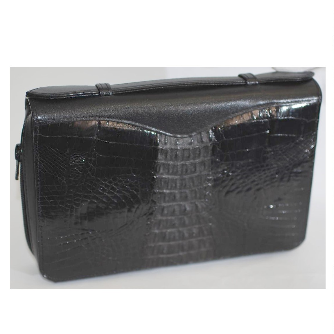 【中古】ほぼ新品珍しいクロコダイル素材の紳士用の黒い持ち手付セカンドバッグ兼ラウンドファスナー財布　W22,5H14,5D3,5cm　○C15-185｜質カラーズ 12,456円