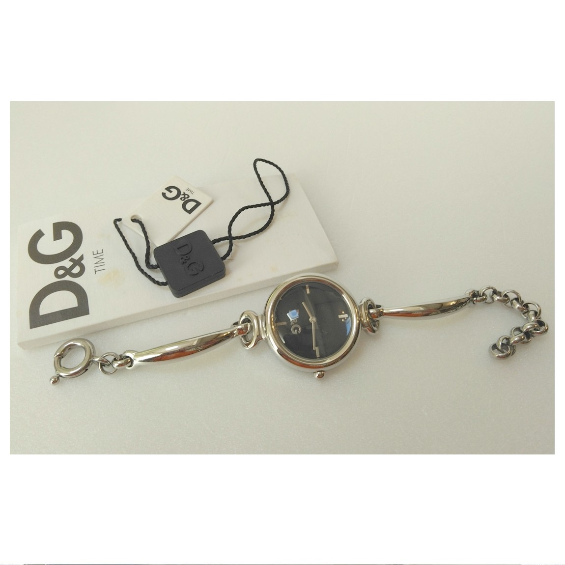 【中古】本物完動美品D\u0026Gの亭主もち用のバングルタイプの御洒落な時辰儀DW039 1ヶ月引き当て付 ○A15-4