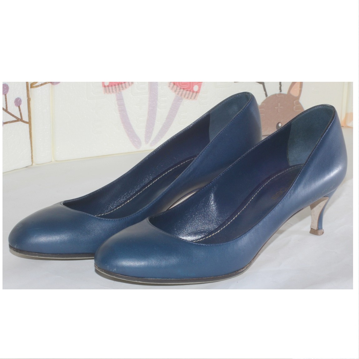 【中古】本物抜群に綺麗sergio vossiセルジオロッシの女性用紺色カーフ素材のパンプス　表記サイズ36　日本サイズ23cm　〇D18-71-2　4-003｜質カラーズ