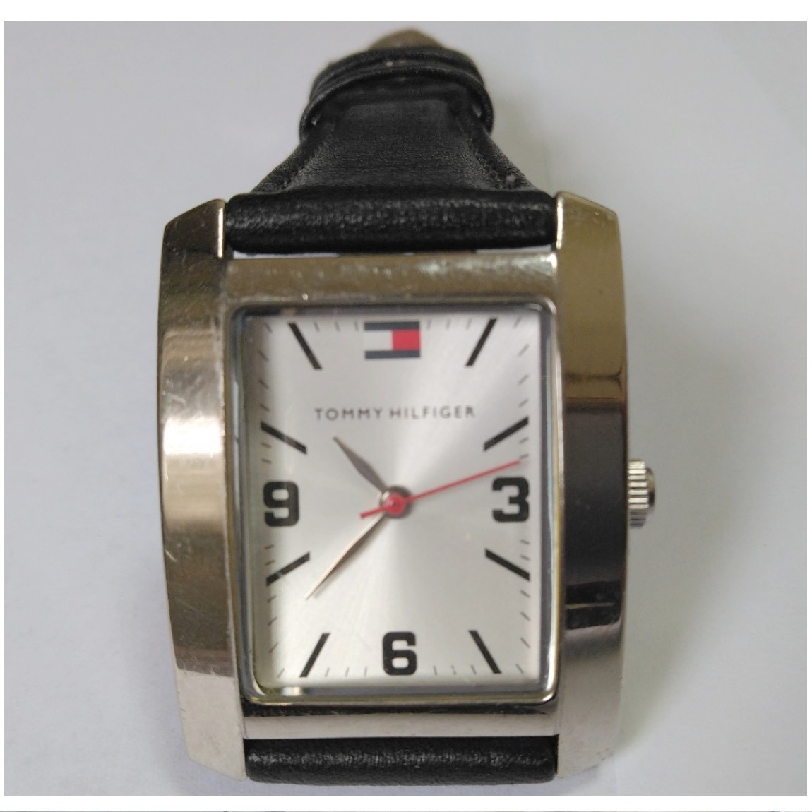 【中古】本物完動美品トミーフィルフィガーの銀色メタル素材の縦長時計 1ヶ月保証付き 〇A18-57 X-15 2H5|質カラーズ