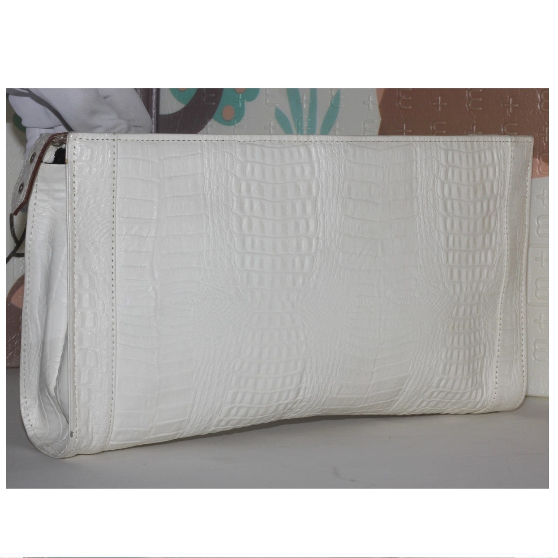 【中古】本物抜群に綺麗EVAN-PICONE NEW YORKの女性用の白い牛革クロコ模様型押しのお洒落な作りのクラッチバッグ兼セカンドバッグ　サイズW32H18D6cm　〇C20-203-2　X-79　2B3｜質カラーズ