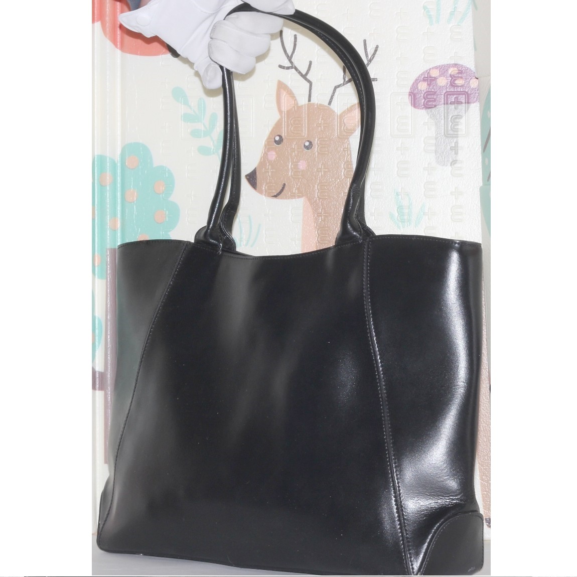 【中古】本物人並み外れたに好いたらしいミッシェルクランの成人女性用の流ちょうで思わしいな真っ黒い革原材料の虚蝉ショルダーバッグ 大きさW37H28D9,5糎 ○C-53