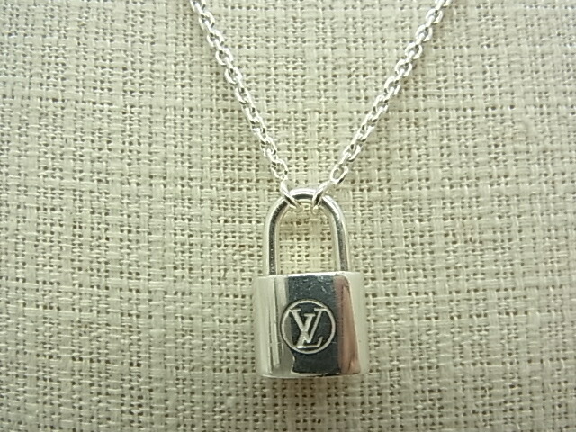 【パドロック(錠前)型がお洒落♪】Louis Vuitton★ペンダント ルイヴィトン パドロック ゴールド 南京錠 R10000 ネックレス付
