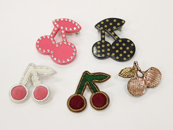 【割り引き!】ボンポワン ピン徽章5点set キッズ 御嬢さん サクラ色＆黒赤系【中古】【サイバー空間制限事項】▲