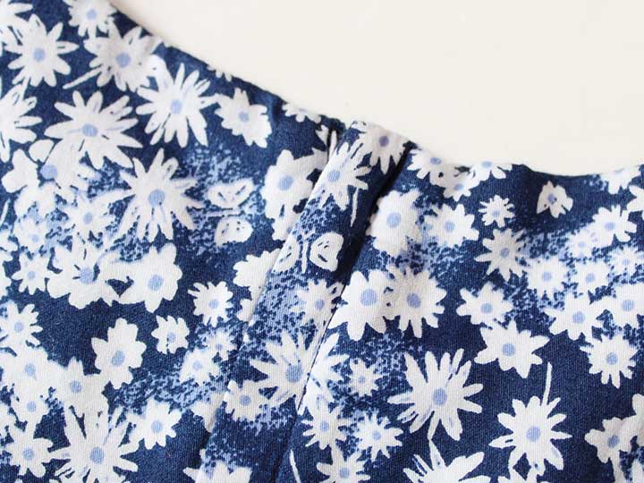 ベベ Bebe ジャンパースカート 紺 白 花柄 90cm ノースリーブワンピース 中古