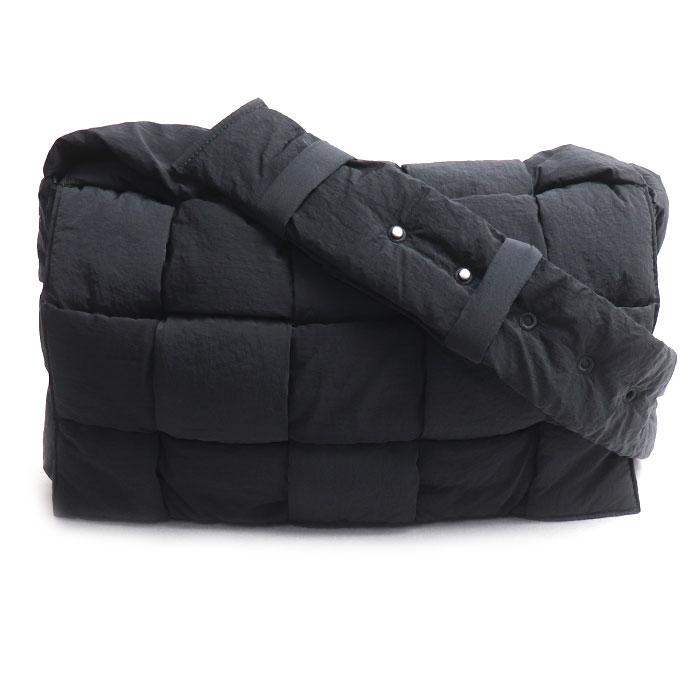 BOTTEGAVENETA ボッテガヴェネタ マキシイントレチャート パデット テック カセット ショルダーバッグ ブラック 690133 VBO81 ユニセックス【中古】【美品】｜古恵良質店