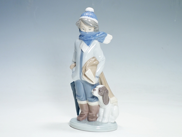 【楽天市場】Lladro NAO リヤドロ/リアドロ 5220 寒い日 犬 少年 フィギュリン 陶器人形 置物 インテリア【中古】：くらしの