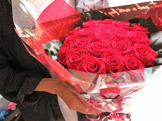 赤バラ プリザーブドフラワー 赤バラ 花束 大輪系赤バラ本使用 プリザーブドフラワー 花束 枯れずにいつまでもキレイな赤バラ 誕生日プレゼント 成人祝い 記念日の贈り物におすすめのフラワーギフト Mergertraininginstitute Com