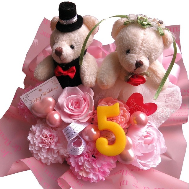 数字入り 5周年 5年 結婚記念 記念日 交際記念 枯れない プレゼント ギフト お祝い 花束風 ウェディングベアー入り フラワーギフト プリザーブドフラワー入り ケース付き ピンク薔薇◆お祝いプレゼント・記念日の贈り物におすすめフラワーギフト◆ご希望の数字入れられます