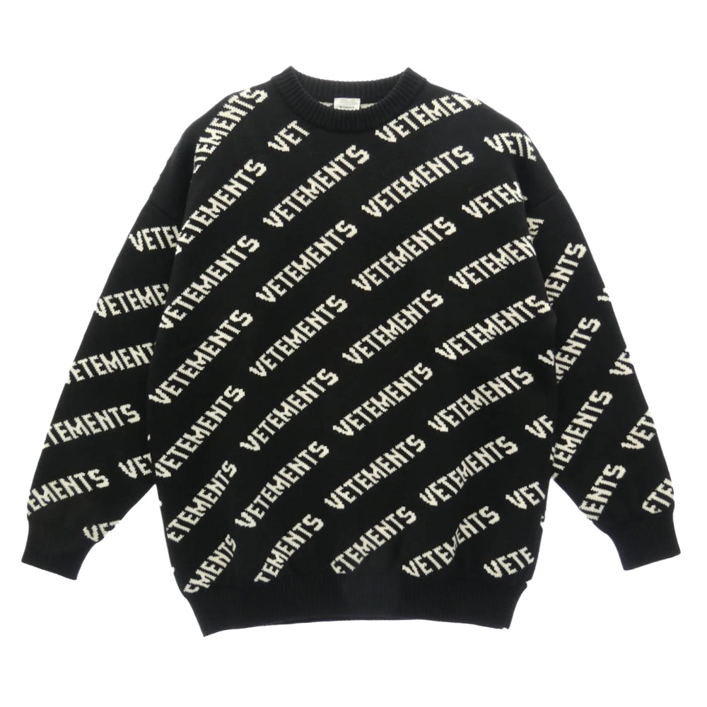 VETEMENTS ヴェトモン 21AW UA53KN300B MONOGRAM KNITTED SWEATER モノグラム 編み物 労働者の一団のど首 スウェーター 黒いこと系 S メンズ【古着】【中古】