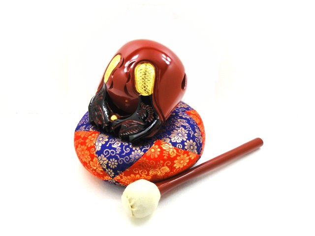 ［仏具］ 杢魚 （木魚） 朱塗　５．５寸 ≪木撥、総金丸布団セット≫｜Lives