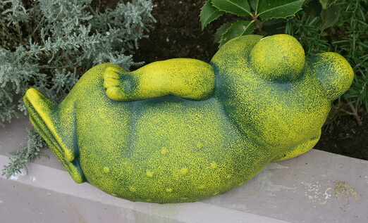 ポルトガル製 輸入雑貨 カエル 蛙 飾り付け オブジェ 瀬戸もの 脇寝カエル ガーデニング 縁起物 ラッキーアイテム 手メイド Pto 528g 送料込み Nobhillmusic Com