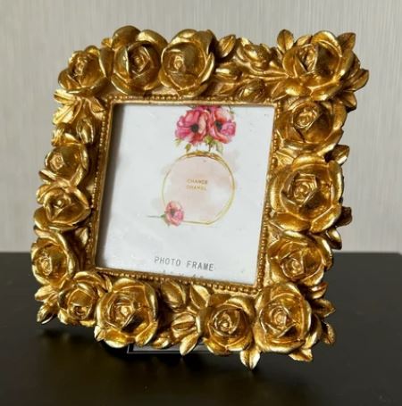 写真たて　ヨーロピアン風　ロココ調　オブジェ ロココ調のおしゃれなフォトフレーム、エンジェルがほほ笑む