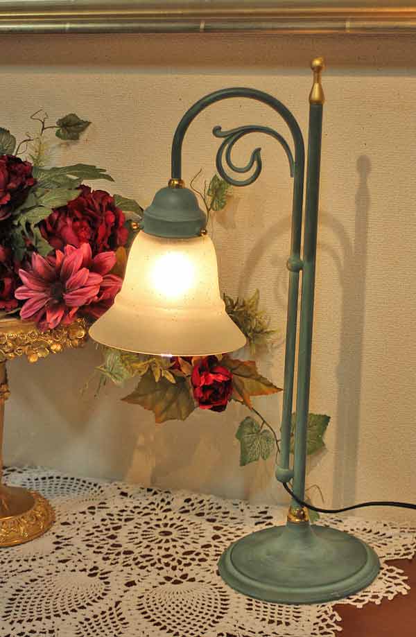フランス　ヴィンテージ　卓上ランプ ガラス製シェード　スタンド　一灯 フランスのおしゃれなテーブルランプ、ガラスシェードの